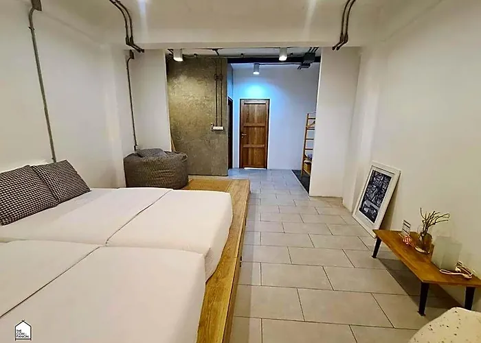 Hotel The Companion